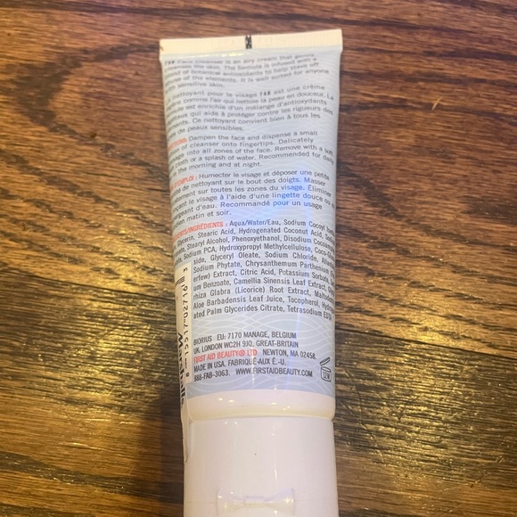 First Aid Beauty Pure Skin Face Cleanser Mini Size - Picture 9 of 9
